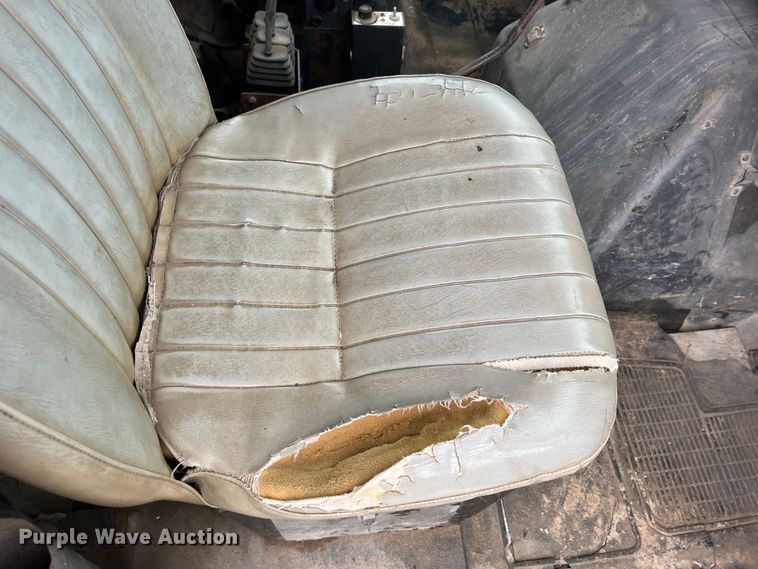 image for item JM9213 1992 International 4900  dump truck