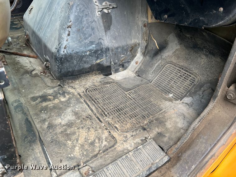 image for item JM9213 1992 International 4900  dump truck