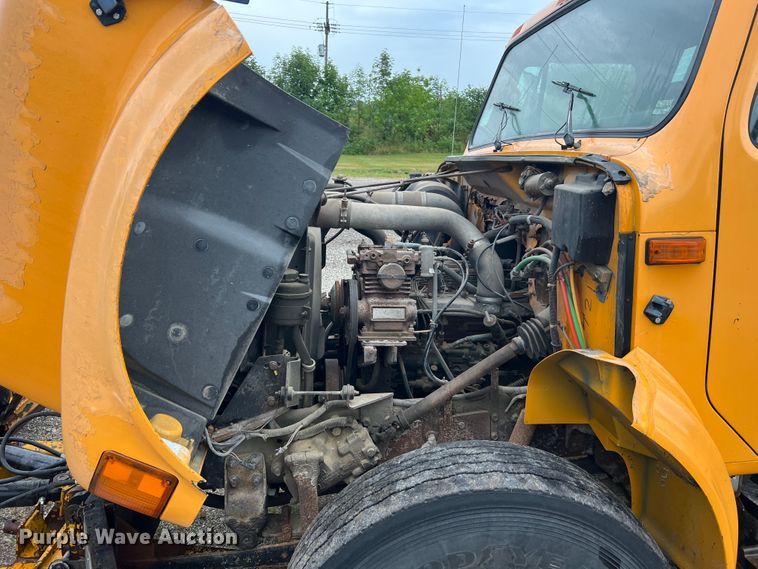 image for item JM9213 1992 International 4900  dump truck