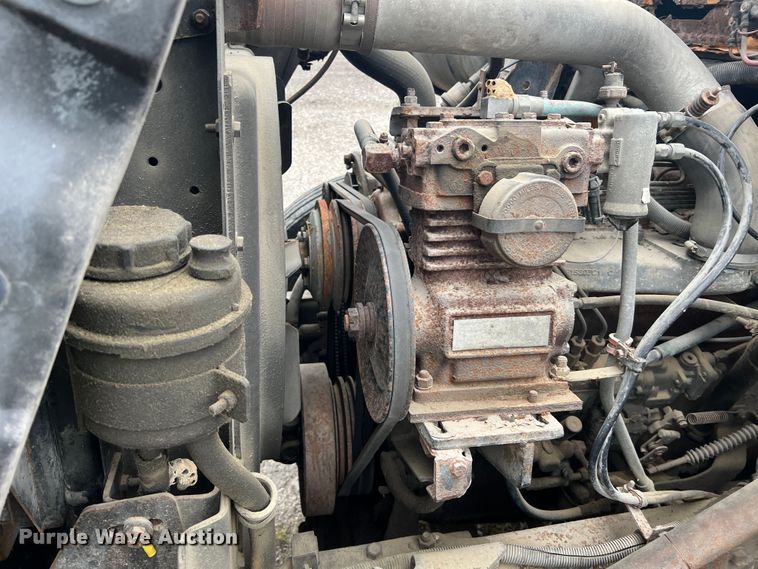 image for item JM9213 1992 International 4900  dump truck