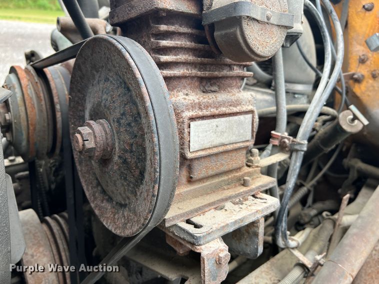 image for item JM9213 1992 International 4900  dump truck