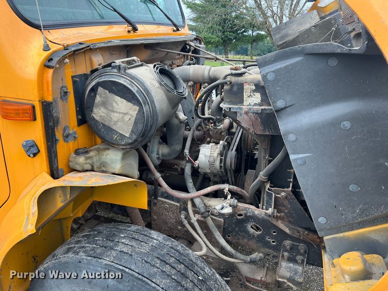 image for item JM9213 1992 International 4900  dump truck