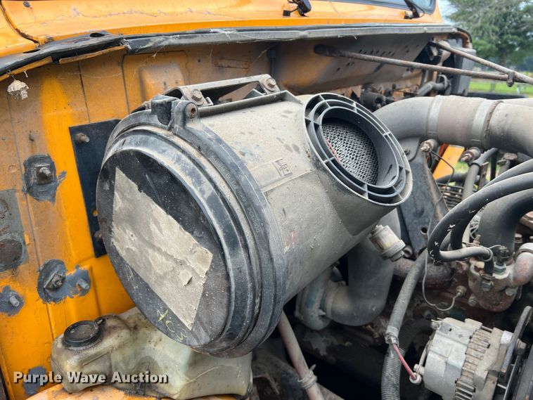 image for item JM9213 1992 International 4900  dump truck