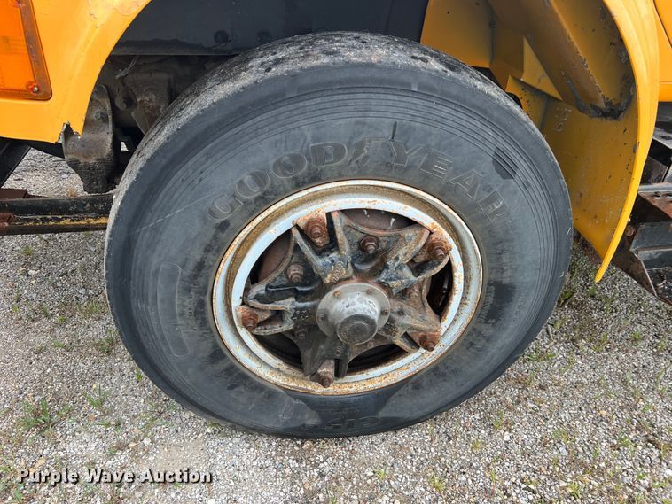 image for item JM9213 1992 International 4900  dump truck