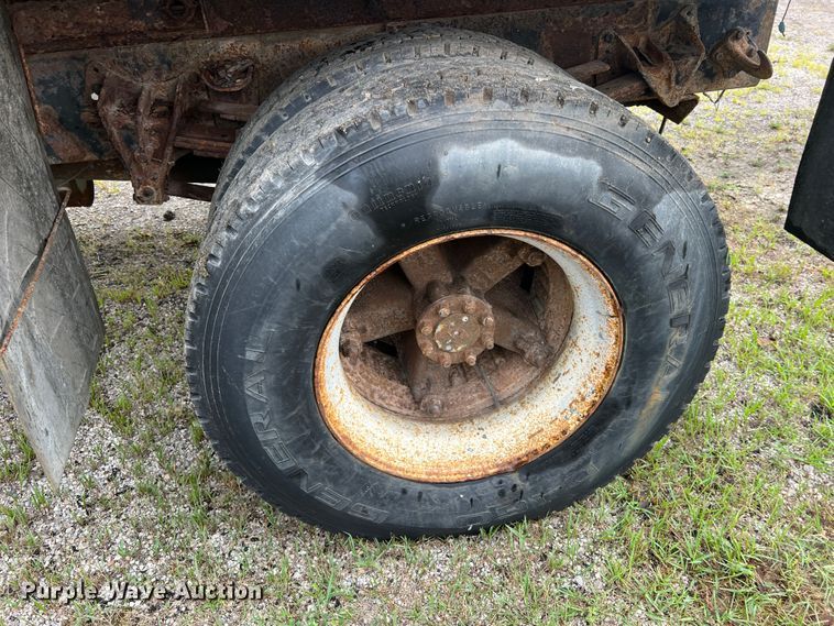 image for item JM9213 1992 International 4900  dump truck