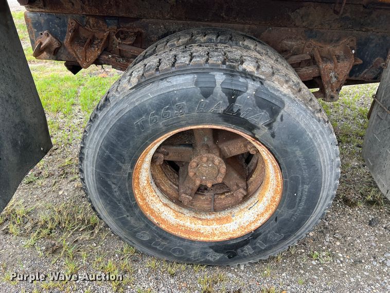 image for item JM9213 1992 International 4900  dump truck