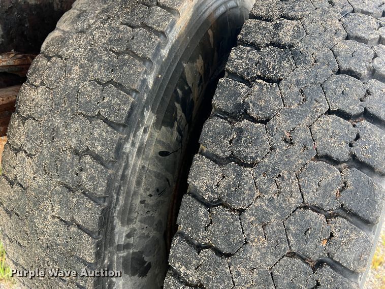 image for item JM9213 1992 International 4900  dump truck