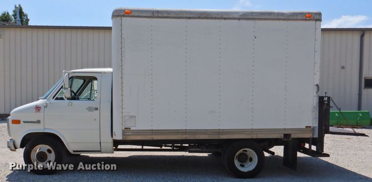 image for item JR9974 1992 GMC Vandura G3500  box truck