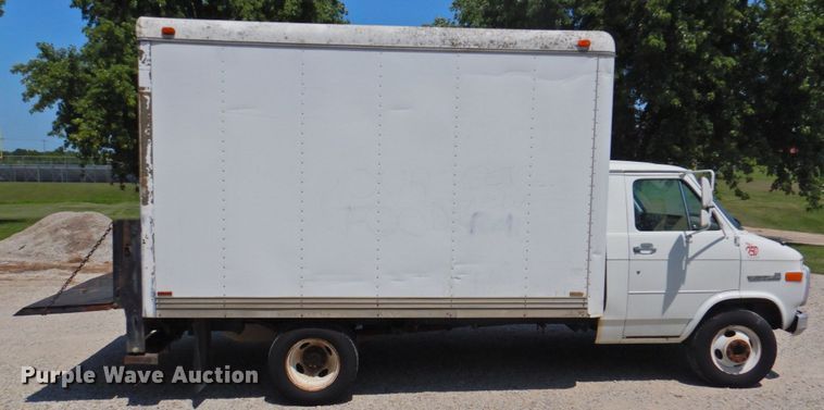 image for item JR9974 1992 GMC Vandura G3500  box truck