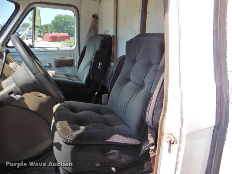 image for item JR9974 1992 GMC Vandura G3500  box truck