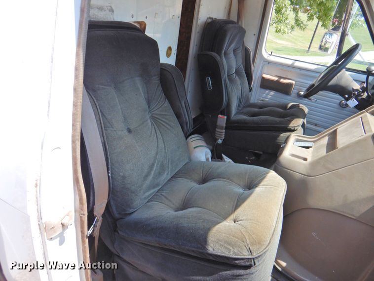 image for item JR9974 1992 GMC Vandura G3500  box truck