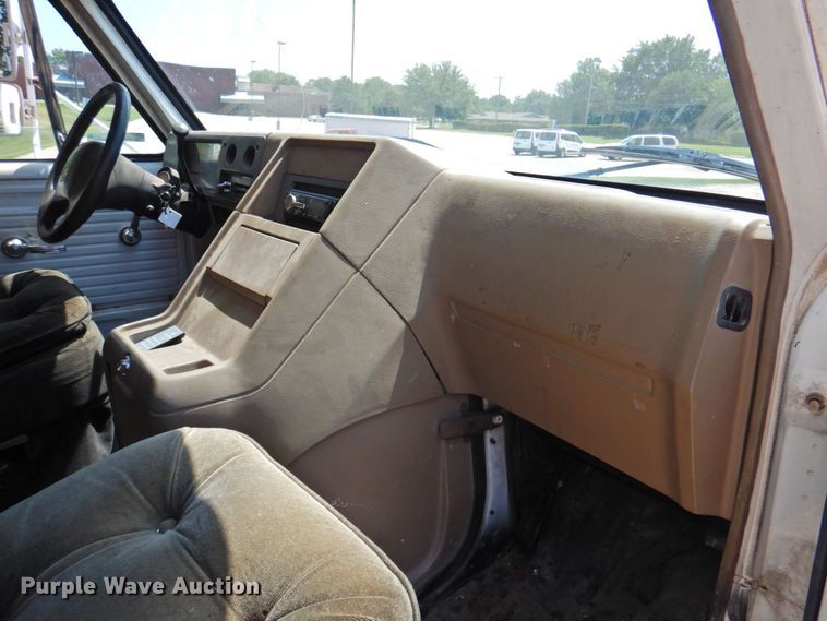 image for item JR9974 1992 GMC Vandura G3500  box truck