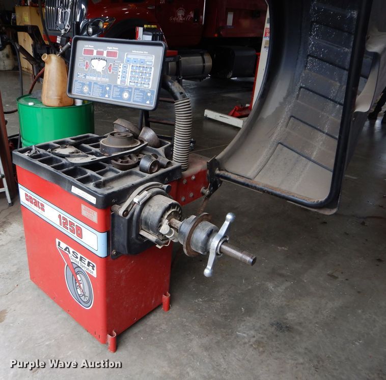 image for item JX9124 Coats 1250  wheel balancer