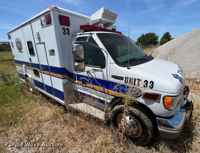 image for item JX9385 2000 Ford E450 Super Duty  ambulance