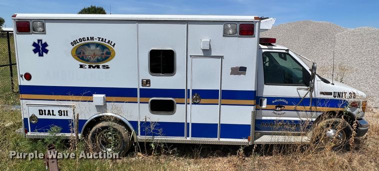 image for item JX9385 2000 Ford E450 Super Duty  ambulance