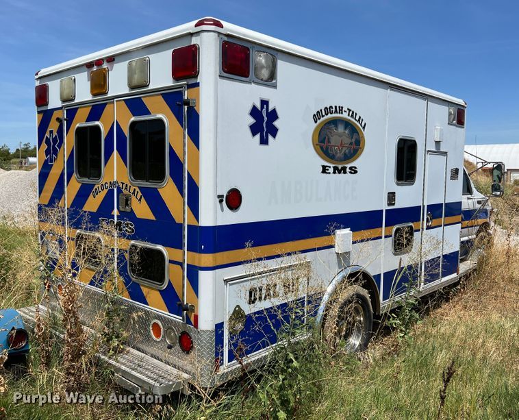 image for item JX9385 2000 Ford E450 Super Duty  ambulance