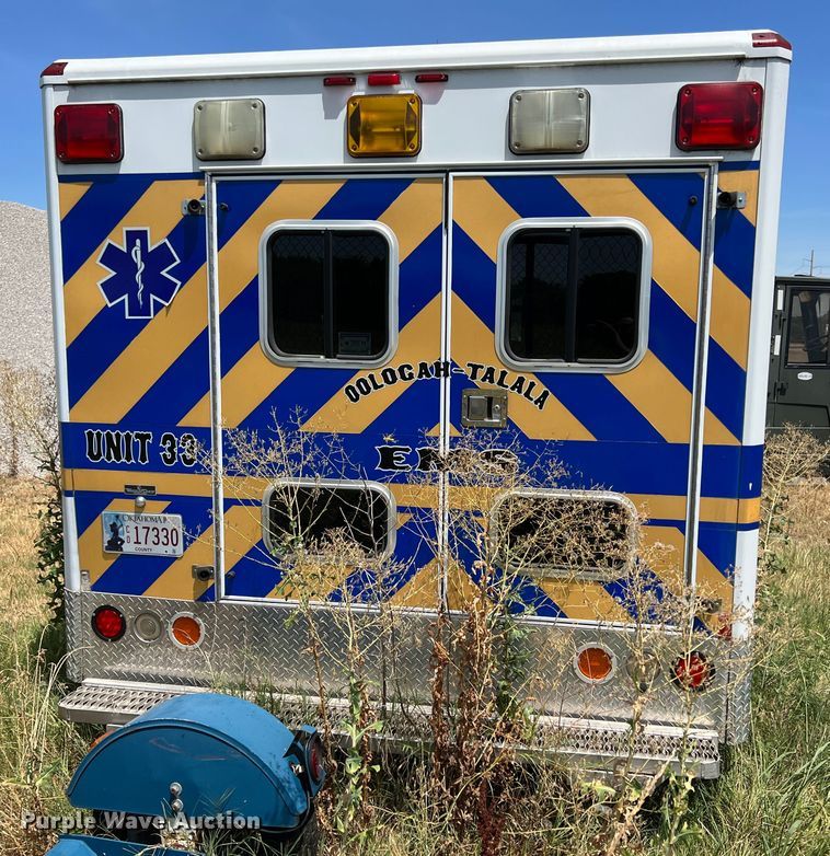 image for item JX9385 2000 Ford E450 Super Duty  ambulance