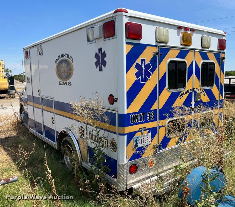 image for item JX9385 2000 Ford E450 Super Duty  ambulance