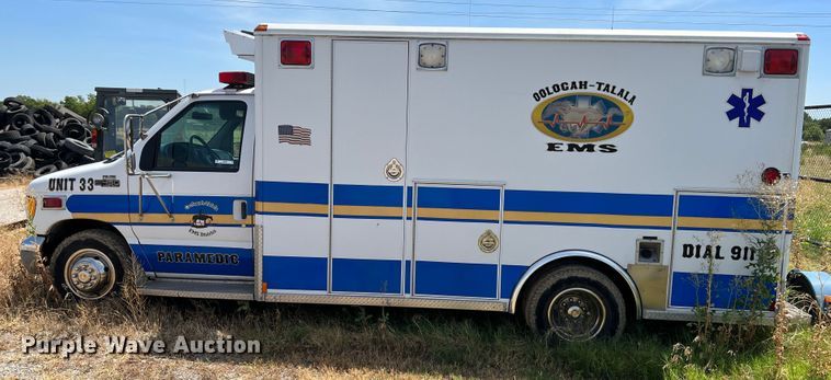 image for item JX9385 2000 Ford E450 Super Duty  ambulance