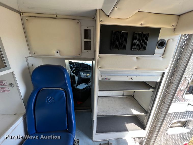 image for item JX9385 2000 Ford E450 Super Duty  ambulance