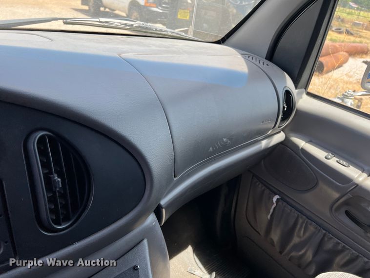 image for item JX9385 2000 Ford E450 Super Duty  ambulance