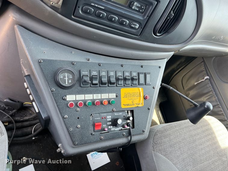 image for item JX9385 2000 Ford E450 Super Duty  ambulance