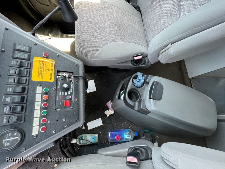 image for item JX9385 2000 Ford E450 Super Duty  ambulance