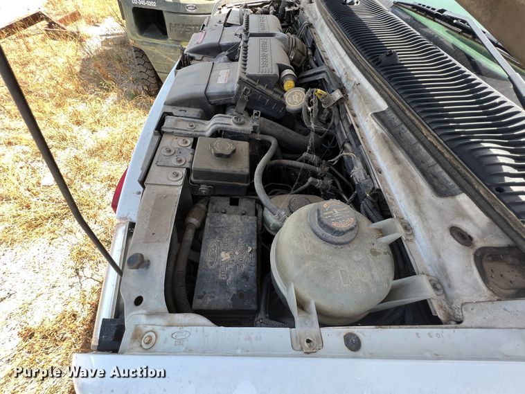 image for item JX9385 2000 Ford E450 Super Duty  ambulance