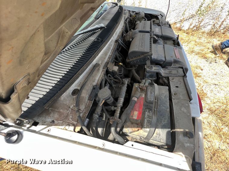 image for item JX9385 2000 Ford E450 Super Duty  ambulance