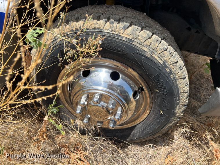 image for item JX9385 2000 Ford E450 Super Duty  ambulance