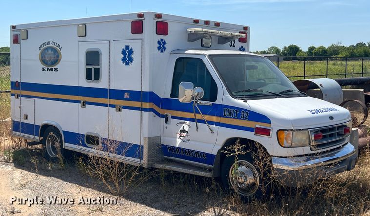 image for item JX9386 2001 Ford E450 Super Duty  ambulance