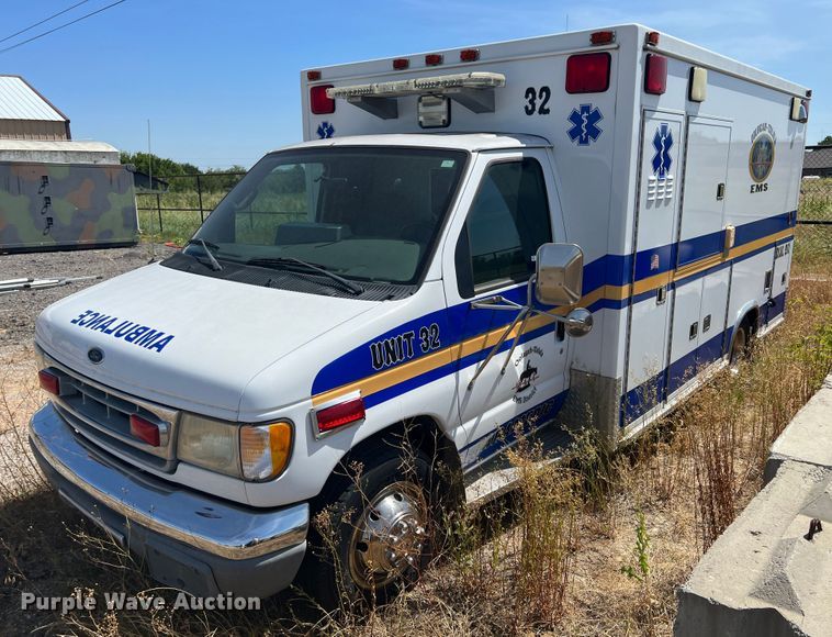 image for item JX9386 2001 Ford E450 Super Duty  ambulance