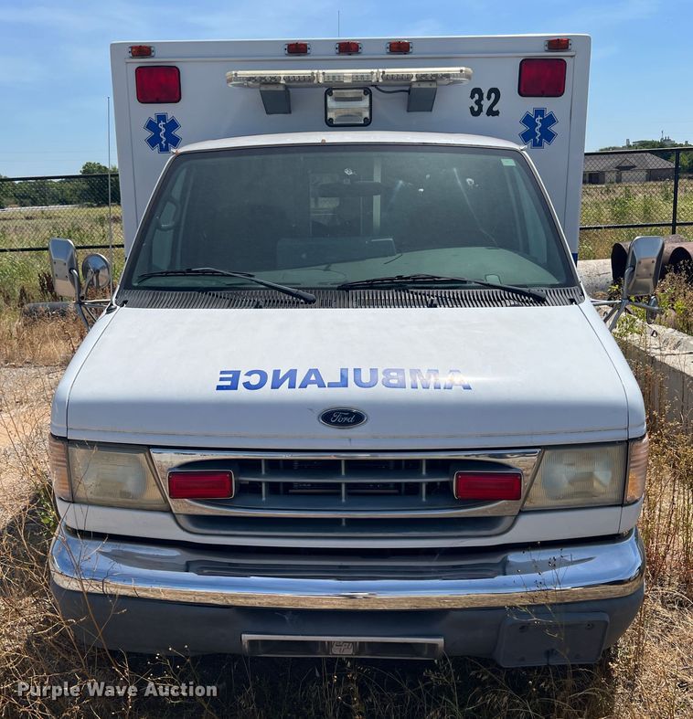 image for item JX9386 2001 Ford E450 Super Duty  ambulance