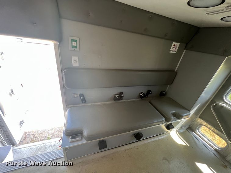 image for item JX9386 2001 Ford E450 Super Duty  ambulance