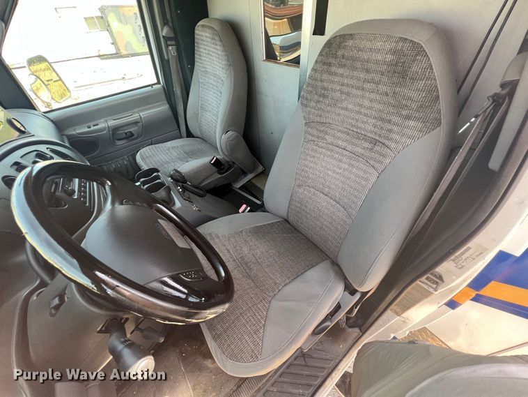 image for item JX9386 2001 Ford E450 Super Duty  ambulance