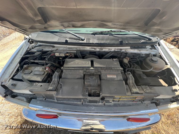 image for item JX9386 2001 Ford E450 Super Duty  ambulance