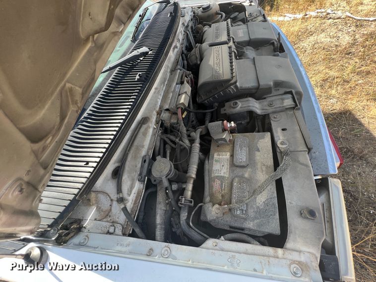 image for item JX9386 2001 Ford E450 Super Duty  ambulance