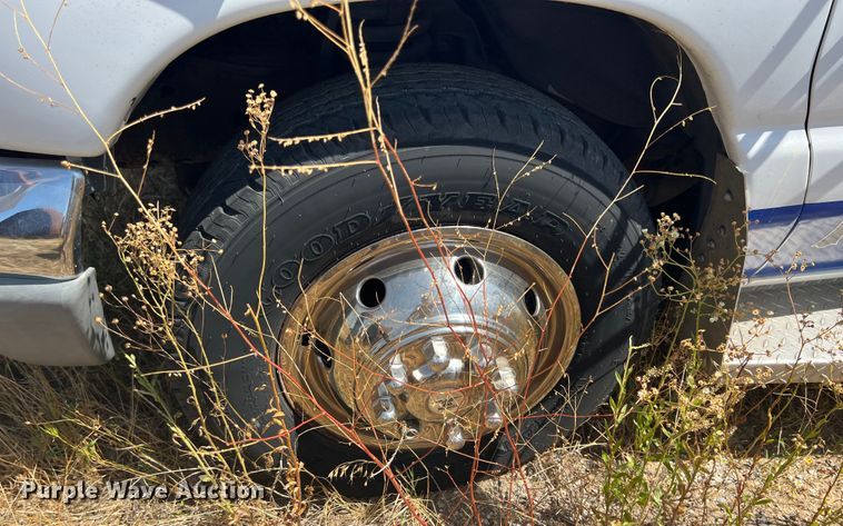 image for item JX9386 2001 Ford E450 Super Duty  ambulance