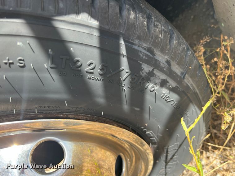 image for item JX9386 2001 Ford E450 Super Duty  ambulance