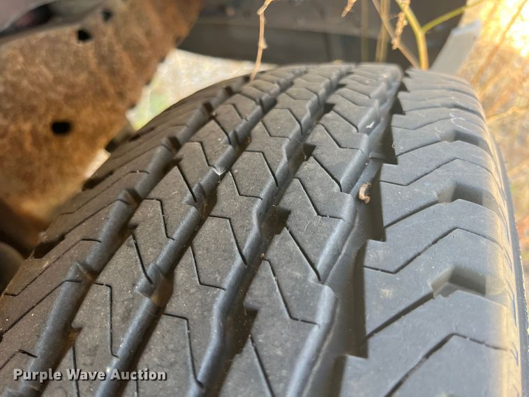 image for item JX9386 2001 Ford E450 Super Duty  ambulance