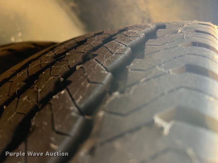 image for item JX9386 2001 Ford E450 Super Duty  ambulance