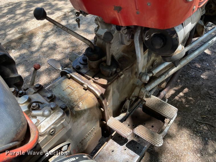 image for item KJ9746 1967 Massey Ferguson 135 tractor