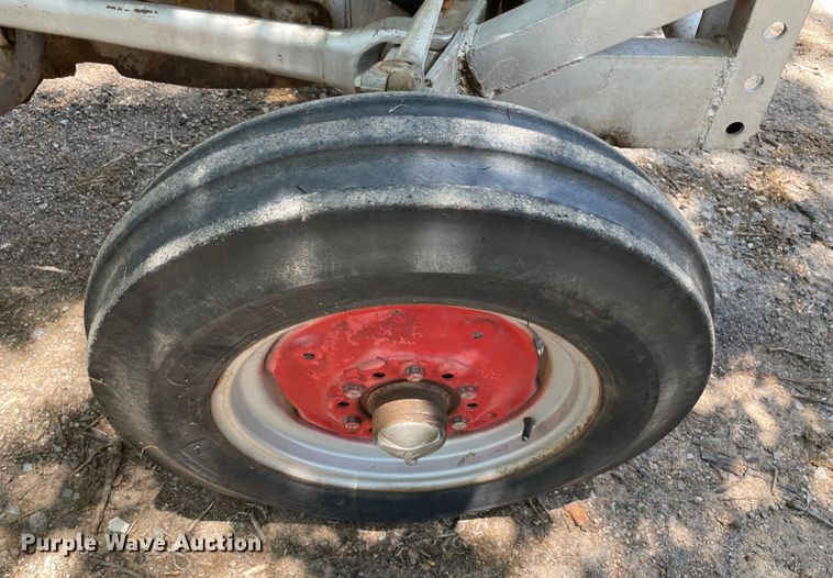 image for item KJ9746 1967 Massey Ferguson 135 tractor