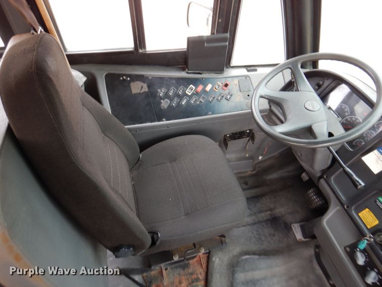 image for item KP9512 2007 Thomas Built B2  school bus