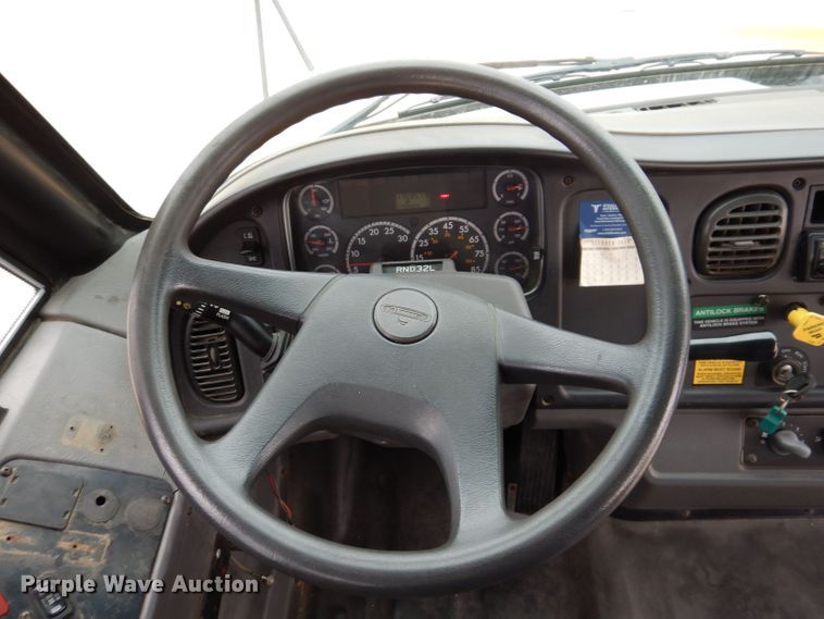 image for item KP9512 2007 Thomas Built B2  school bus