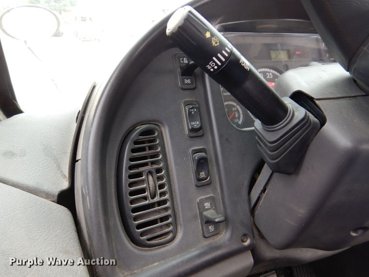 image for item KP9512 2007 Thomas Built B2  school bus