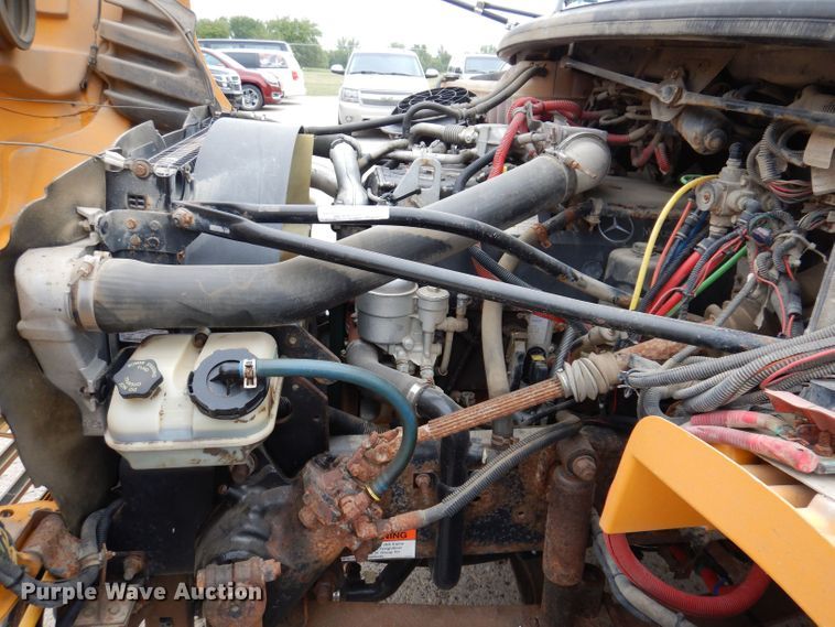 image for item KP9512 2007 Thomas Built B2  school bus