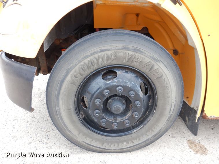 image for item KP9512 2007 Thomas Built B2  school bus