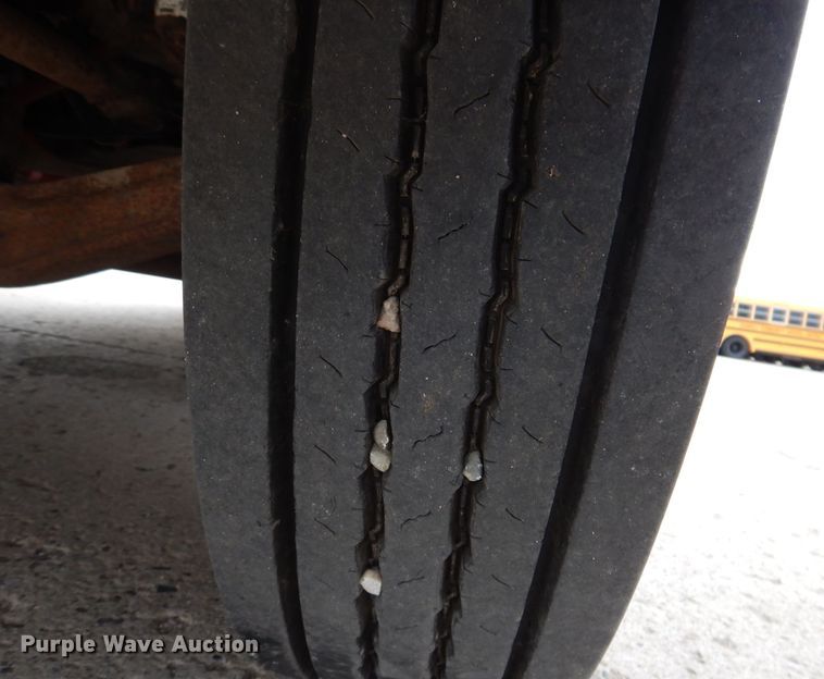 image for item KP9512 2007 Thomas Built B2  school bus