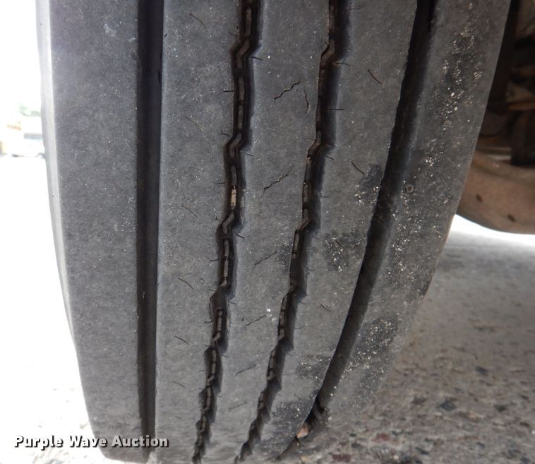 image for item KP9512 2007 Thomas Built B2  school bus